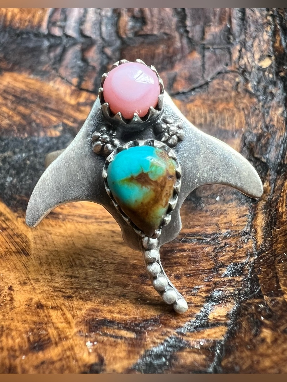 Sterling Silver Kingman Turquoise & Queen Conch Manta Ray Ring – Size 10